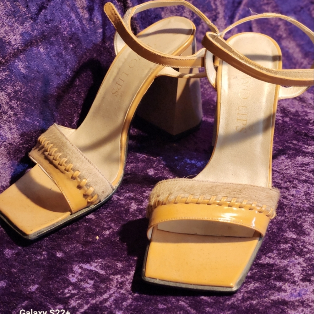 Shoes size 9